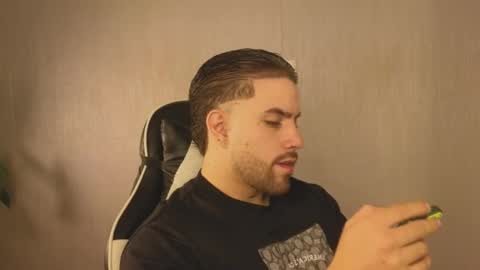 Snapshot of ades_lowe chatting on November 9, 2025, 12:25 pm Ades online show from November 9, 2025, 12:25 pm