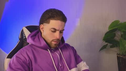 Ades online show from November 26, 2025, 10:38 am