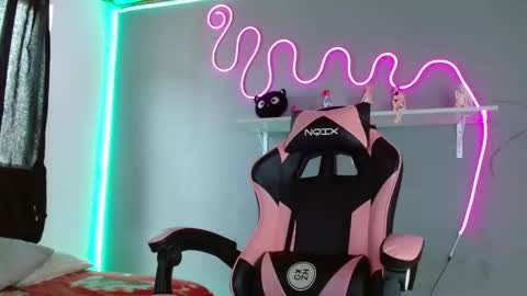 adhara rangel online show from October 24, 2025, 3:41 pm