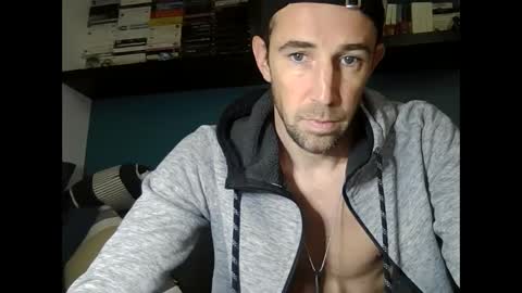 Snapshot of adibou13 chatting on February 10, 2025, 1:33 pm adibou13 online show from February 10, 2025, 1:33 pm