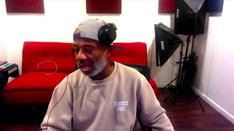 Snapshot of adick_ting chatting on December 7, 2024, 7:16 am adick_ting online show from December 7, 2024, 7:16 am