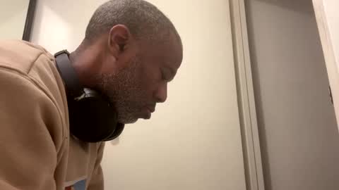 Snapshot of adick_ting chatting on February 7, 2025, 11:23 am adick_ting online show from February 7, 2025, 11:23 am