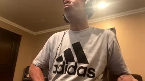 Snapshot of adick_ting chatting on March 11, 2025, 8:20 pm adick_ting online show from March 11, 2025, 8:20 pm