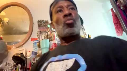 Snapshot of adick_ting chatting on October 22, 2025, 2:50 pm adick_ting online show from October 22, 2025, 2:50 pm