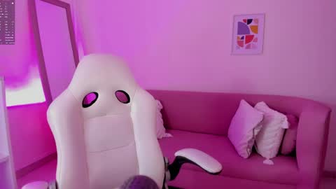 adison_reyes online show from June 3, 2026, 11:57 am