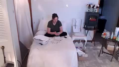 adorable22 online show from January 6, 2026, 4:43 pm