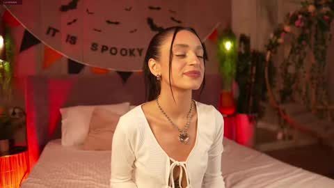 adoracortes online show from October 31, 2025, 5:08 am