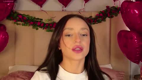 adoracortes online show from February 14, 2026, 5:04 am