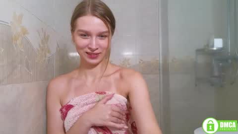 Lia  online show from May 14, 2026, 3:13 am