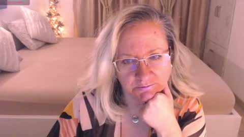 Cryna online show from January 12, 2025, 2:52 pm