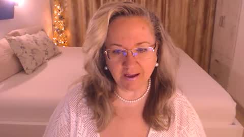 Cryna online show from March 12, 2026, 5:24 am