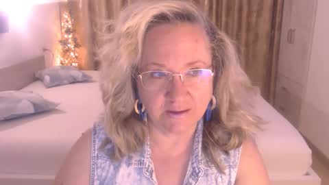 Cryna online show from May 27, 2026, 2:08 am