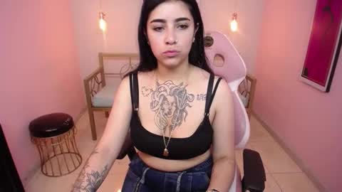 Snapshot of adri_gomez_1 chatting on February 25, 2026, 12:59 pm Adri online show from February 25, 2026, 12:59 pm