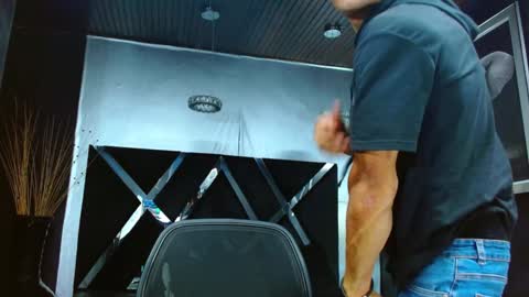 Snapshot of adrian_rae chatting on December 17, 2024, 11:49 am online show from December 17, 2024, 11:49 am