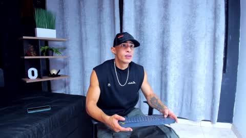 Snapshot of adrian_rae chatting on January 4, 2025, 11:43 am online show from January 4, 2025, 11:43 am