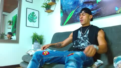 Snapshot of adrian_rae chatting on January 10, 2025, 11:43 am online show from January 10, 2025, 11:43 am