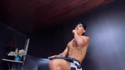 Snapshot of adrian_rae chatting on January 21, 2025, 9:36 pm online show from January 21, 2025, 9:36 pm