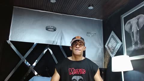 Snapshot of adrian_rae chatting on January 29, 2025, 12:02 pm online show from January 29, 2025, 12:02 pm