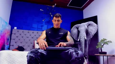 Snapshot of adrian_rae chatting on September 10, 2025, 6:19 pm online show from September 10, 2025, 6:19 pm