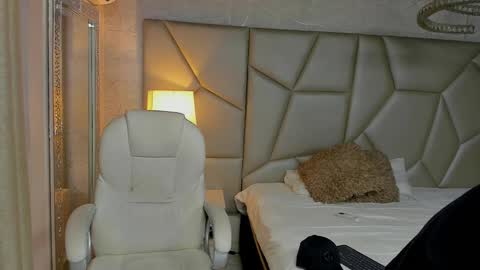 Snapshot of adrian_rae chatting on October 4, 2025, 11:52 am online show from October 4, 2025, 11:52 am