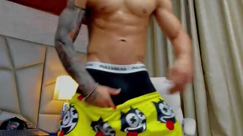 Snapshot of adrian_rae chatting on November 15, 2025, 6:04 pm online show from November 15, 2025, 6:04 pm