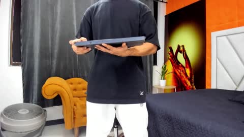 Snapshot of adrian_rae chatting on November 17, 2025, 5:52 pm online show from November 17, 2025, 5:52 pm