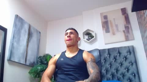 Snapshot of adrian_rae chatting on November 25, 2025, 6:19 pm online show from November 25, 2025, 6:19 pm