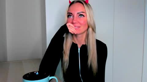 Snapshot of adriana_coy_ chatting on December 7, 2024, 1:18 pm Adriana online show from December 7, 2024, 1:18 pm