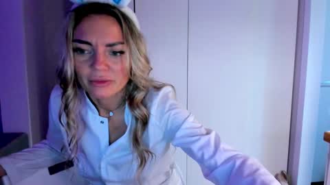 Snapshot of adriana_coy_ chatting on December 26, 2024, 1:18 am Adriana online show from December 26, 2024, 1:18 am