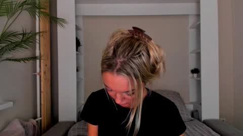 Snapshot of adriana_coy_ chatting on January 17, 2025, 4:47 pm Adriana online show from January 17, 2025, 4:47 pm