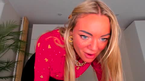 Snapshot of adriana_coy_ chatting on January 17, 2025, 7:49 pm Adriana online show from January 17, 2025, 7:49 pm