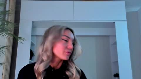 Snapshot of adriana_coy_ chatting on January 22, 2025, 6:10 am Adriana online show from January 22, 2025, 6:10 am