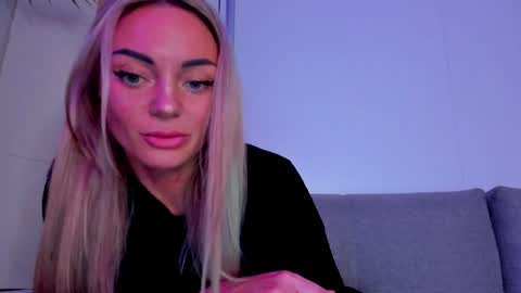 Snapshot of adriana_coy_ chatting on January 26, 2025, 6:27 pm Adriana online show from January 26, 2025, 6:27 pm