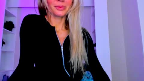 Snapshot of adriana_coy_ chatting on February 1, 2025, 9:19 pm Adriana online show from February 1, 2025, 9:19 pm
