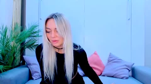 Snapshot of adriana_coy_ chatting on March 4, 2025, 12:22 pm Adriana online show from March 4, 2025, 12:22 pm