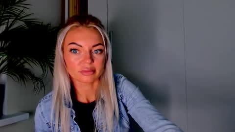 Snapshot of adriana_coy_ chatting on September 15, 2025, 8:42 pm Adriana online show from September 15, 2025, 8:42 pm