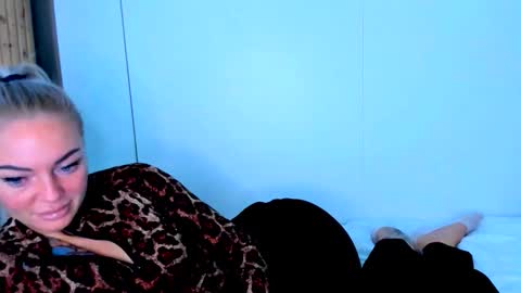 Snapshot of adriana_coy_ chatting on September 26, 2025, 6:17 am Adriana online show from September 26, 2025, 6:17 am