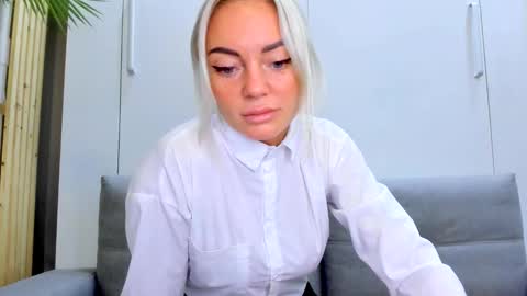 Snapshot of adriana_coy_ chatting on October 11, 2025, 2:15 pm Adriana online show from October 11, 2025, 2:15 pm