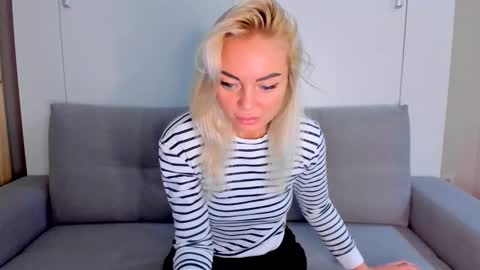 Snapshot of adriana_coy_ chatting on October 29, 2025, 11:01 am Adriana online show from October 29, 2025, 11:01 am