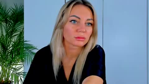 Adriana online show from March 24, 2026, 12:21 pm