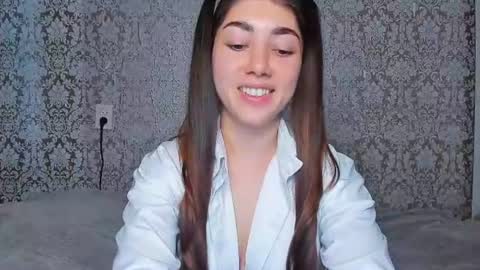 Adriana online show from June 30, 2026, 5:25 pm