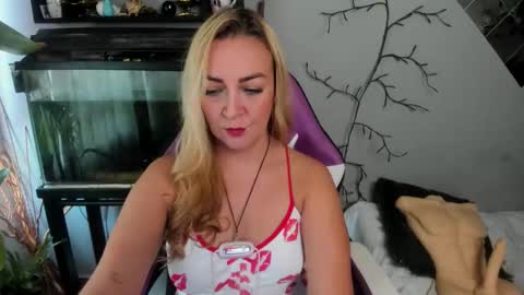 Snapshot of adrianapdes chatting on September 14, 2025, 12:59 pm Adriana Paredes online show from September 14, 2025, 12:59 pm