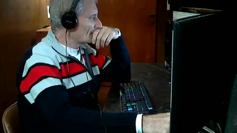 Snapshot of adrianlatino chatting on July 5, 2026, 5:14 am Adrian online show from July 5, 2026, 5:14 am