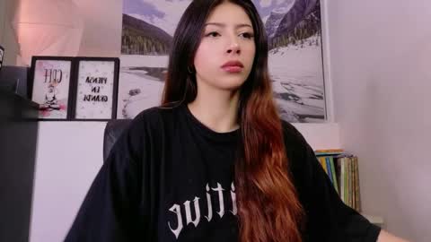 Snapshot of adrianna5_ chatting on June 7, 2026, 9:46 am Adriana online show from June 7, 2026, 9:46 am