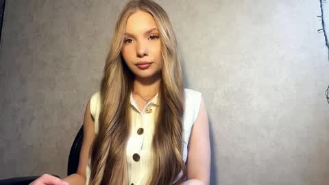 Caroline online show from April 9, 2026, 2:22 pm