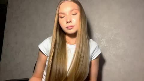 Caroline online show from April 15, 2026, 3:41 pm