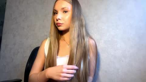 Caroline online show from April 17, 2026, 2:42 pm