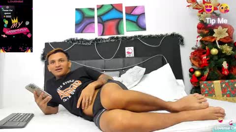 Snapshot of adriano_bigcock chatting on December 20, 2024, 1:58 am Adrian online show from December 20, 2024, 1:58 am