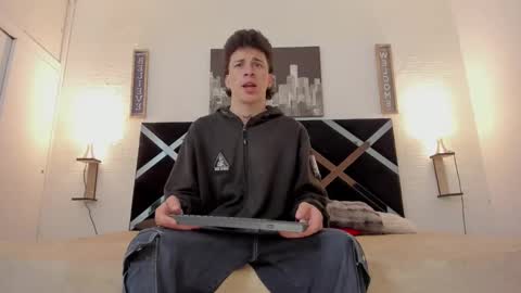 Adrian online show from November 19, 2025, 4:34 am