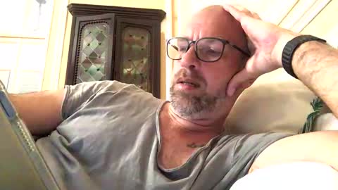 adrienfromparis online show from March 27, 2026, 9:42 am